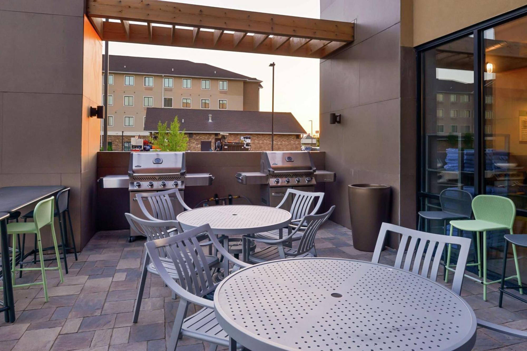 Home2 Suites By Hilton Merrillville Exterior photo